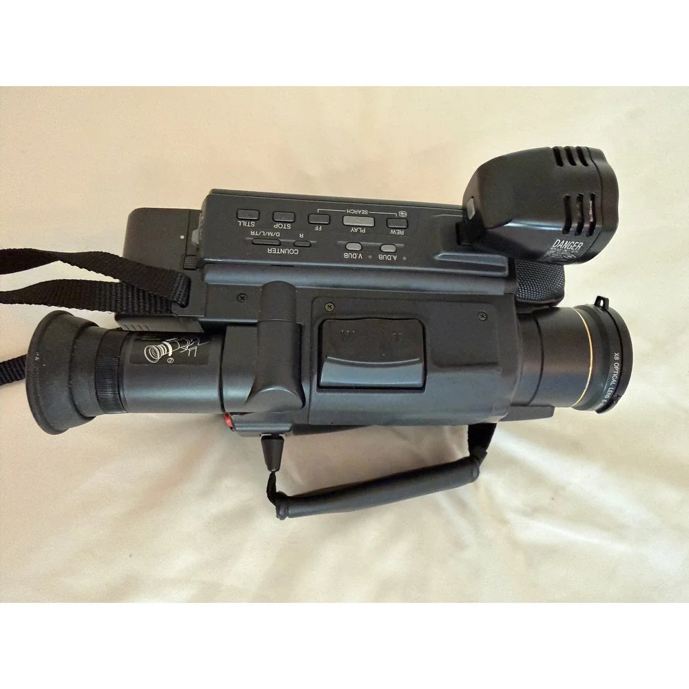 Quasar VM525 QuarterBack VHS-C Camcorder Bundle 80x Digital Zoom EIS Vintage Kit